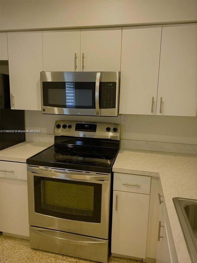 Building Photo - 6880 SW 77th Terrace