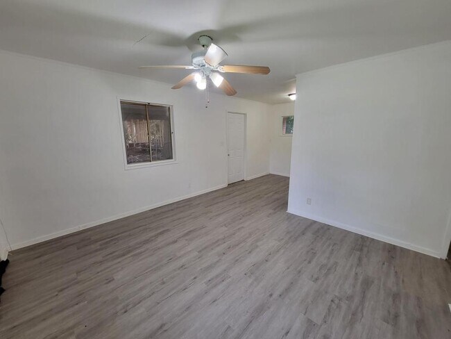 Foto del edificio - 3340 Adkins Ave
