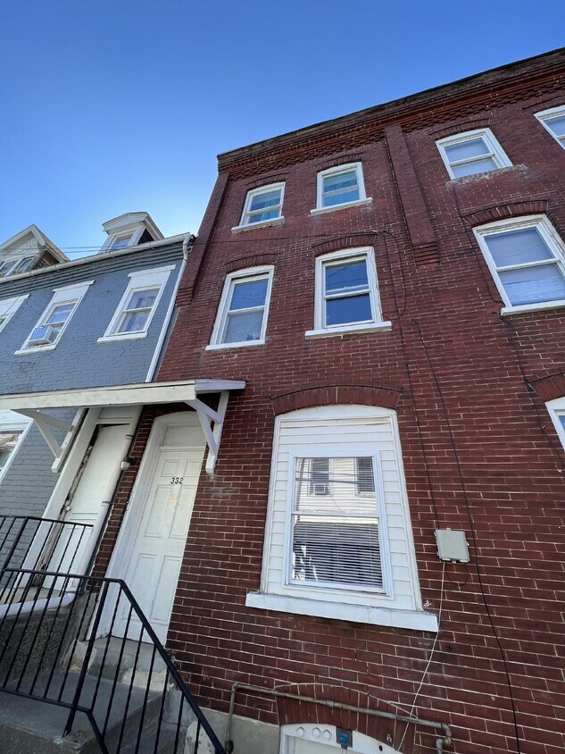 332 N Law St Unit 1, Allentown, PA 18102 Room for Rent in Allentown