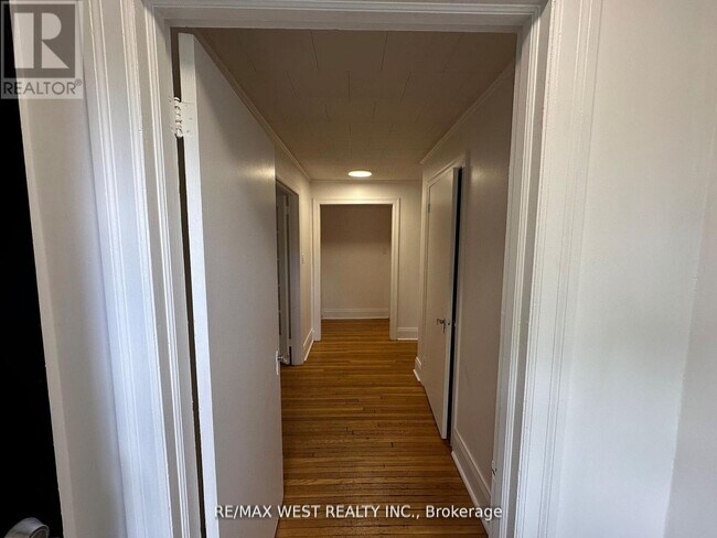 Photo du bâtiment - 8186 Islington Ave