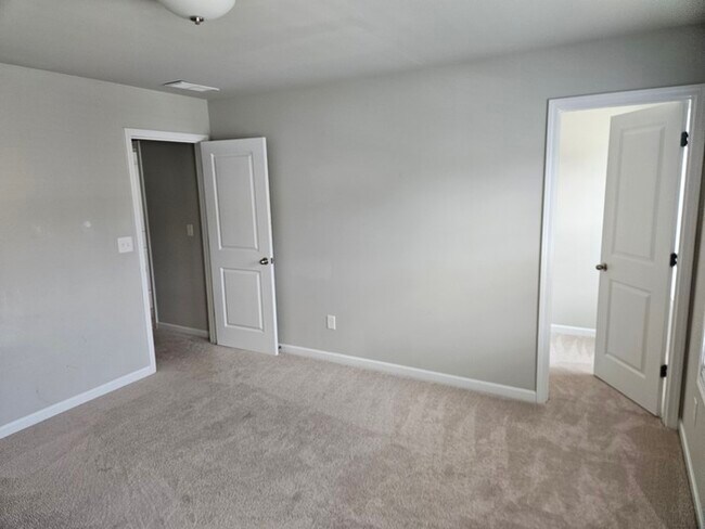 Building Photo - 2161 Westside Dr
