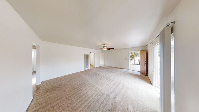 Foto del edificio - 6BD/4BA, Near Ralph's!! (Lease out, pendin...