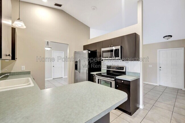 Foto del edificio - 18554 Olive Rd