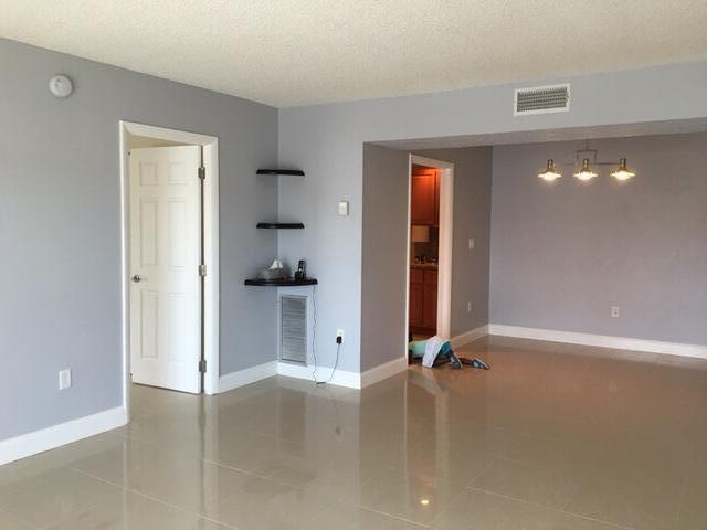 Building Photo - 4154 Inverrary Dr