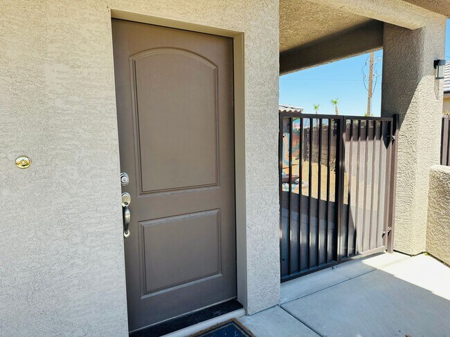 Building Photo - FULL OR SHORT TIME RENTAL 2BD/2BA Fully Fu...