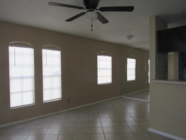 Foto del edificio - 104 Belaire Dr