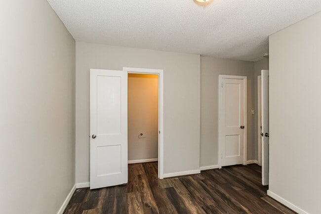 Foto del edificio - 6121 Court M