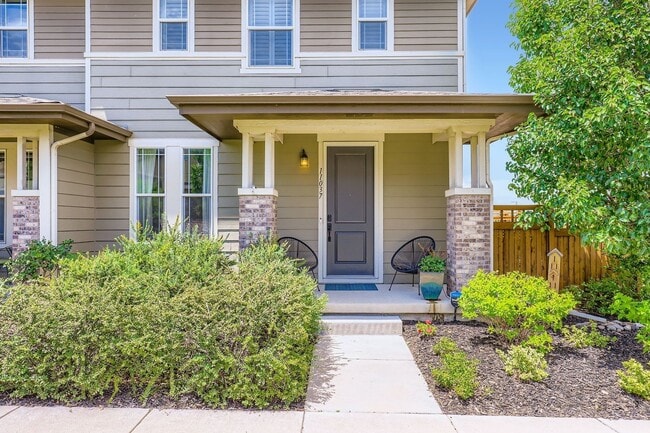 Building Photo - Charming 3 Bedroom
