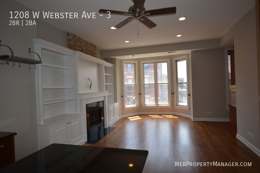 Building Photo - 2bed/2bath on a great Block of Lincoln Par...