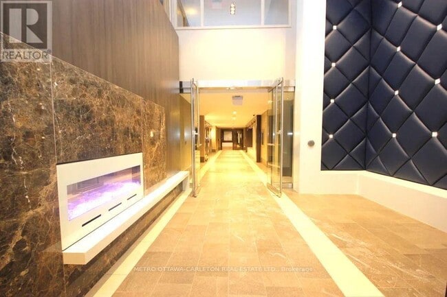 Building Photo - 1035 Bank St