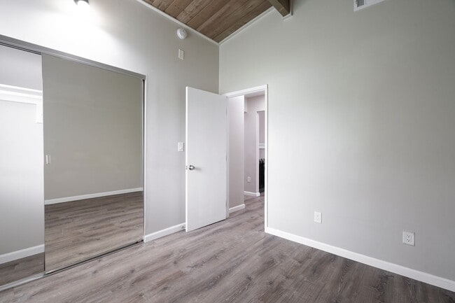 Foto del edificio - Attached garage!