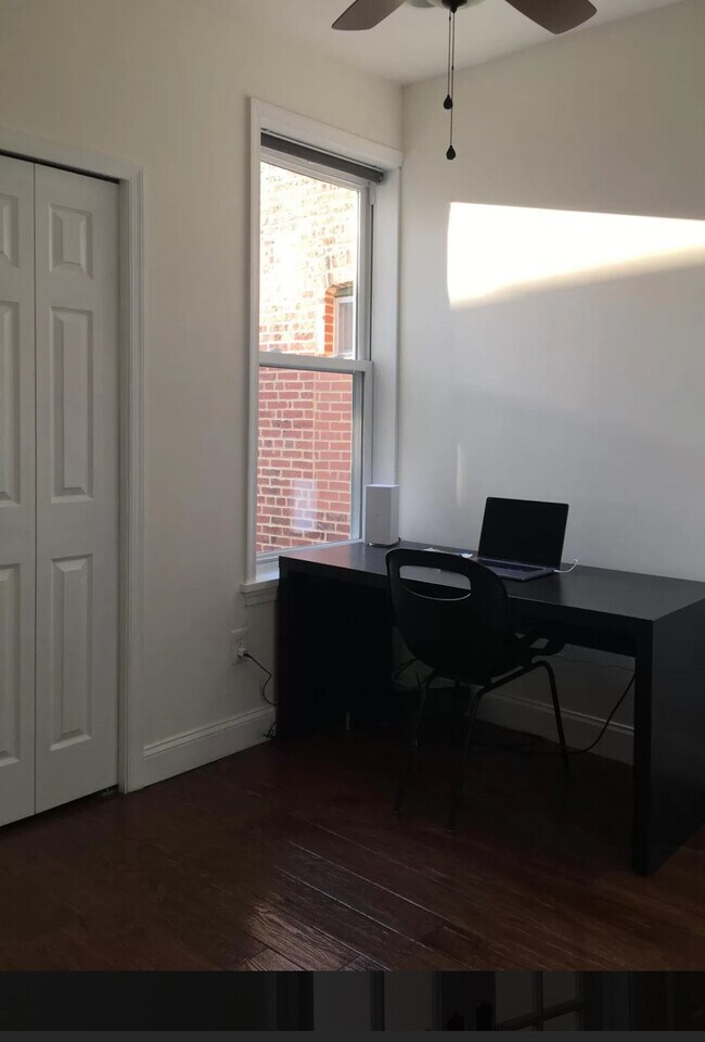 Foto del edificio - 3566 11th St NW