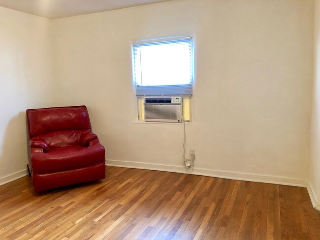 Foto del edificio - 433 E 23rd St
