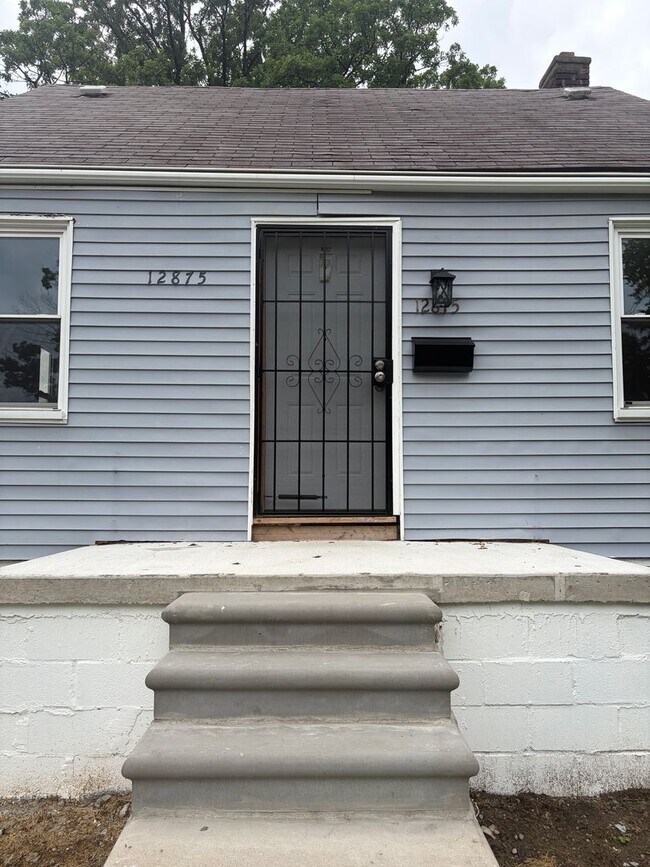 Foto del edificio - 2 possibly 3 bedroom bungalow with basement, newly remodeled