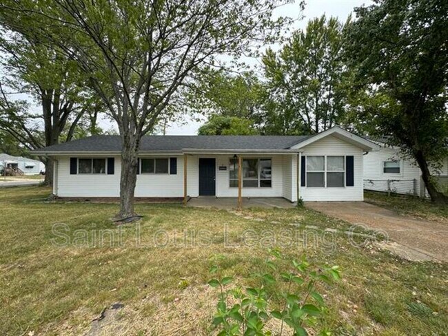 Building Photo - 2 Blanchette Dr