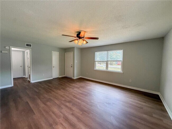 Foto del edificio - 8662 Maple St