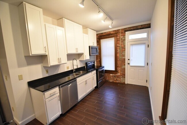Building Photo - 35 E Russell St