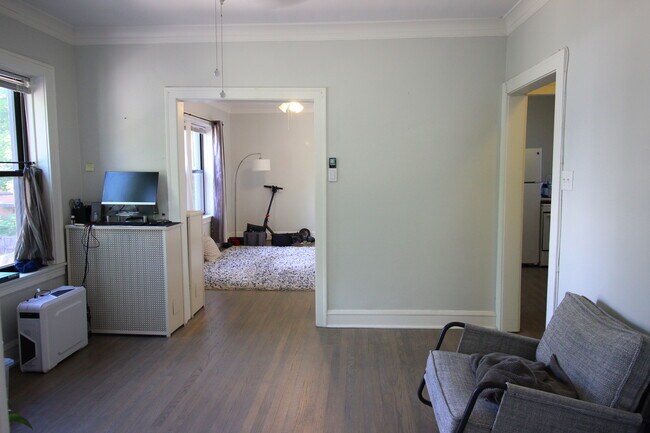 Foto del edificio - 3058 N Honore St