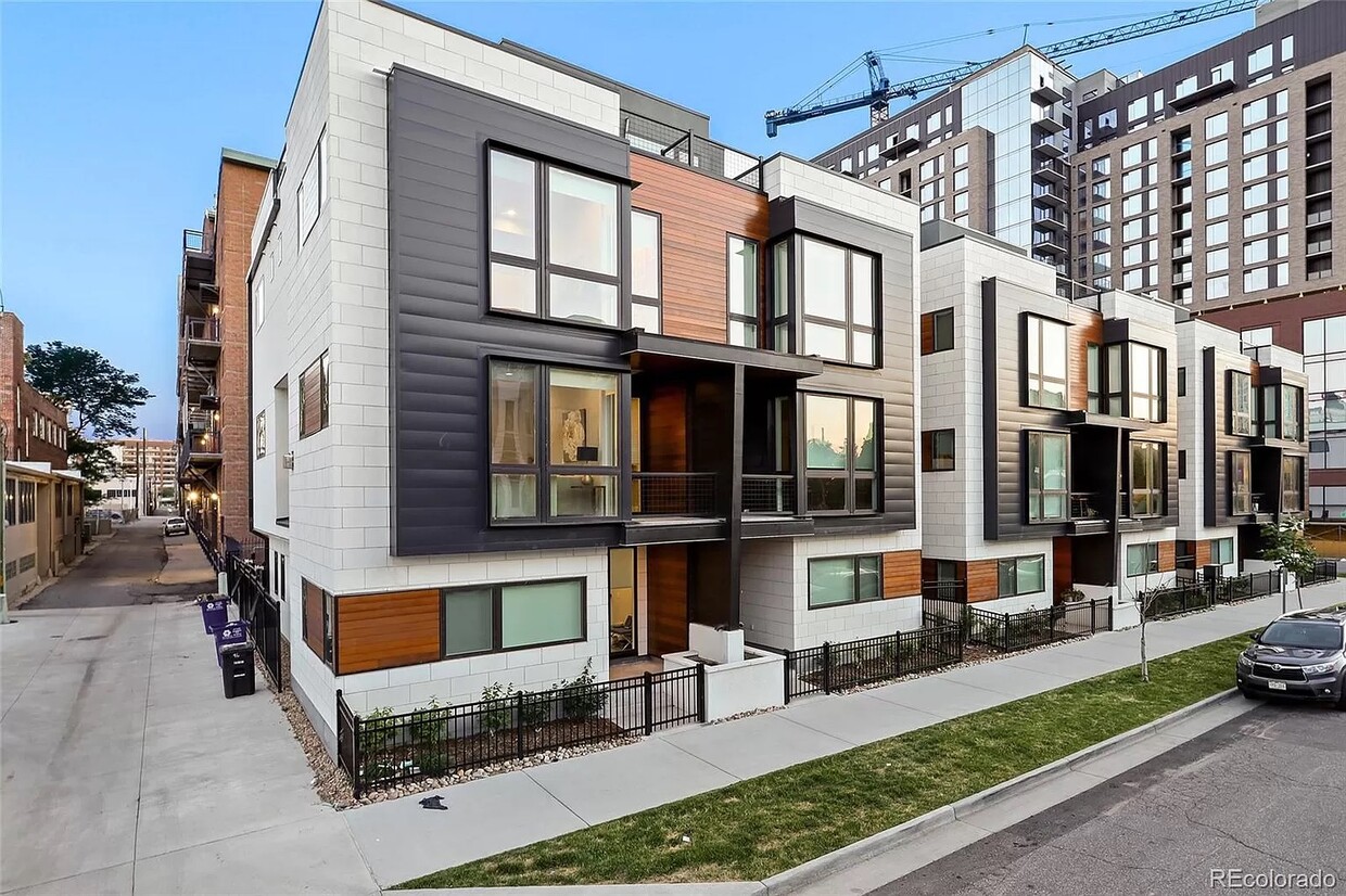 Primary Photo - 50 W 10th Ave