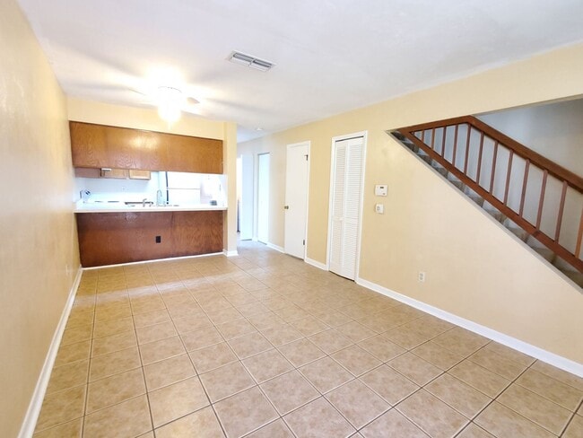 Building Photo - 2 bedroom, 1,5 bathroom townhouse in Mill Run