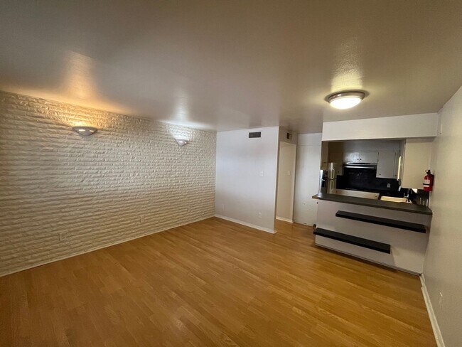 Building Photo - UT PRE-LEASE: 2/1 West Campus fourplex unit.