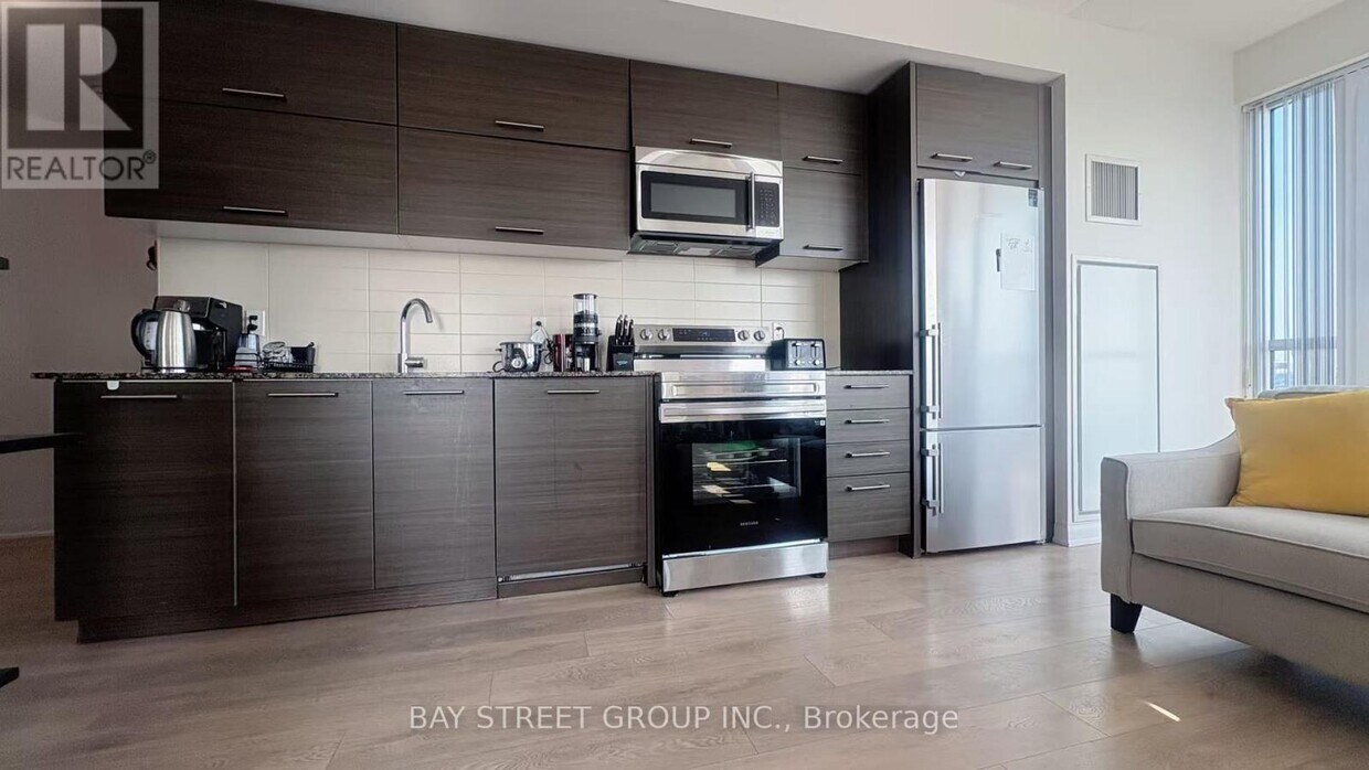 Primary Photo - 5162-5162 Yonge St