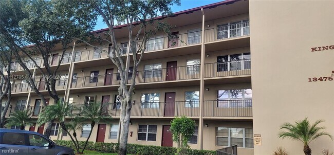 Foto del edificio - 1 br, 1 bath Condo - 13475 SW 9th St Apt A...