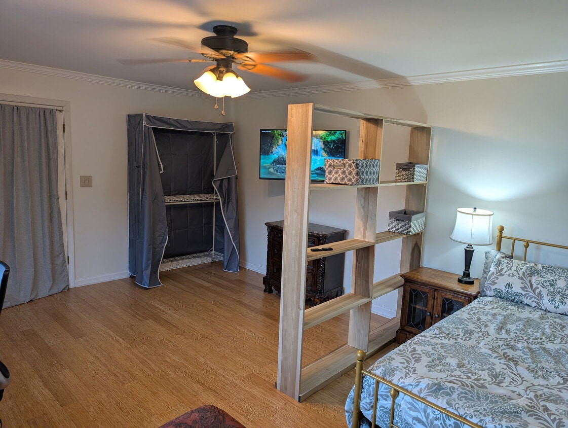Building Photo - 5335 Longbranch Dr