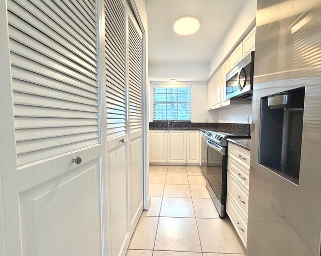 Foto del edificio - 413 N Cypress Dr