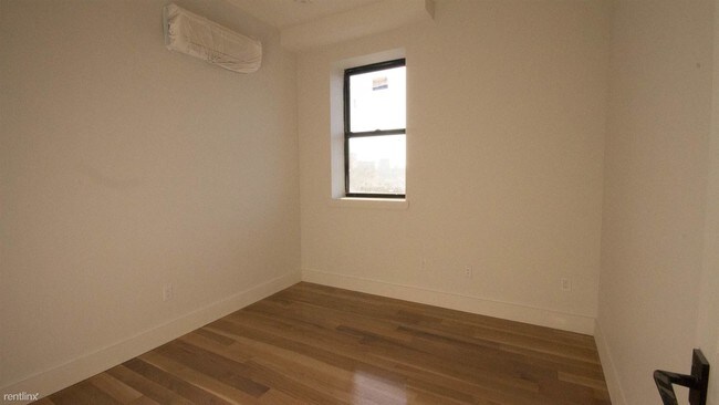 Building Photo - 3 br, 1 bath Apartment - 108 Frost St Unit 3L