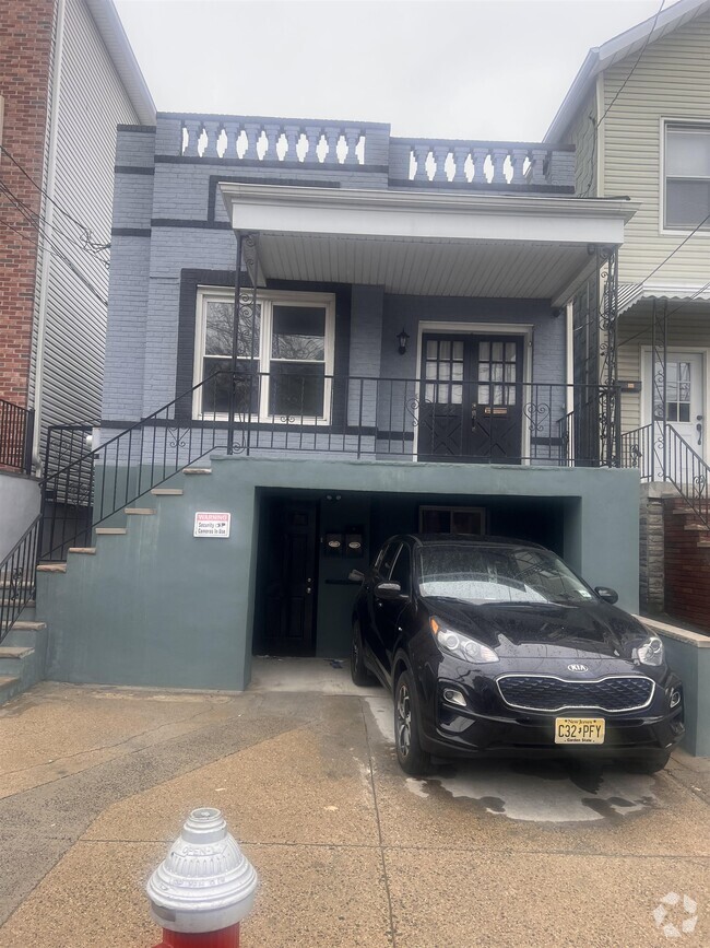Building Photo - 42 Greenville Ave