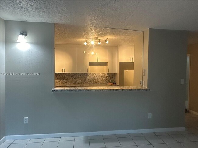 Building Photo - 14850 Naranja Lakes Blvd