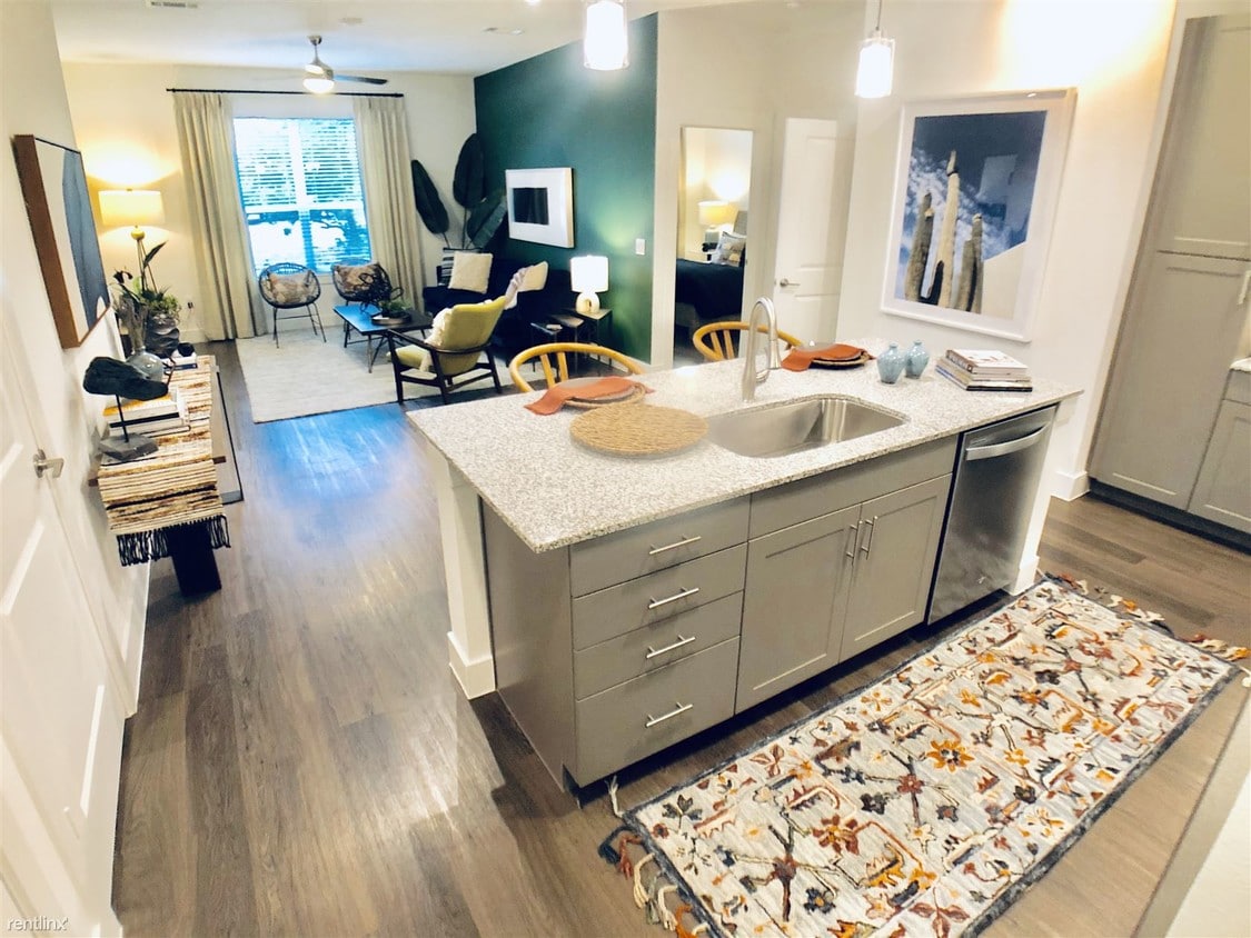 757 Oakdale Dr, Sunset Valley, TX 78745 Room for Rent in Sunset