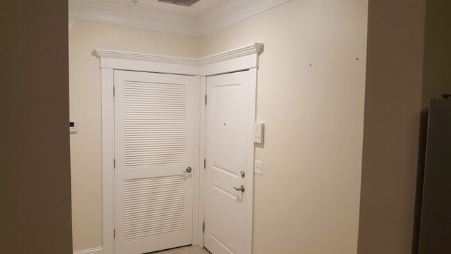 Building Photo - 2 Silver St