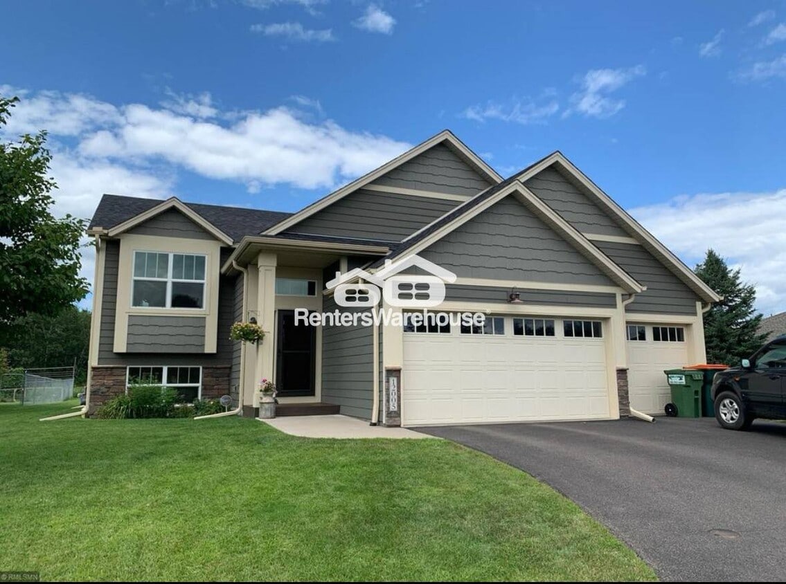 Foto principal - 12005 Urbank Cir NE