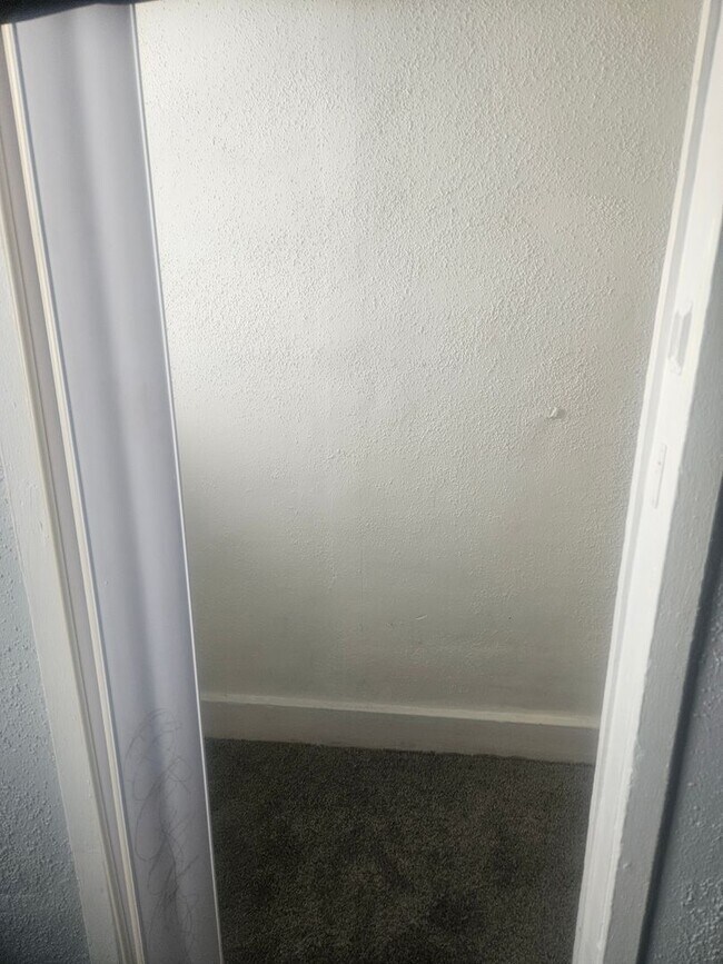 Building Photo - 2bd/1 bath Single Family Home!