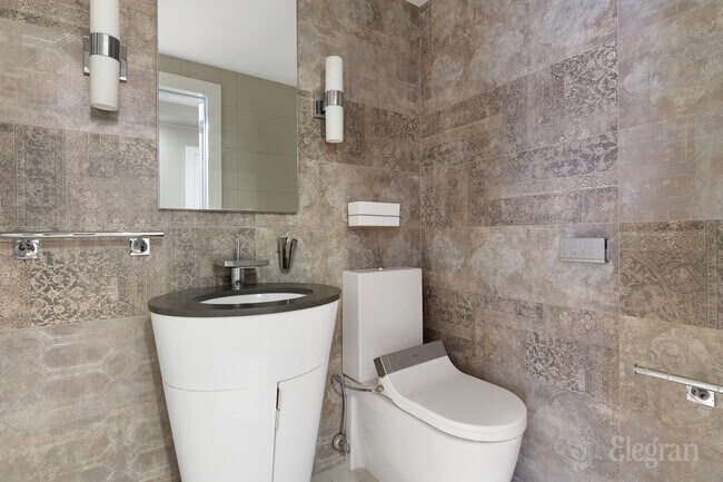 Building Photo - 116 Central Park S