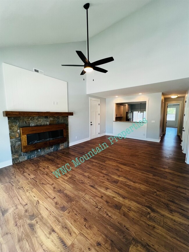 Building Photo - 5 Heartleaf Cir