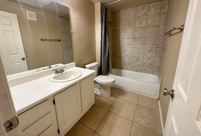 Foto del edificio - 5401 E Van Buren St