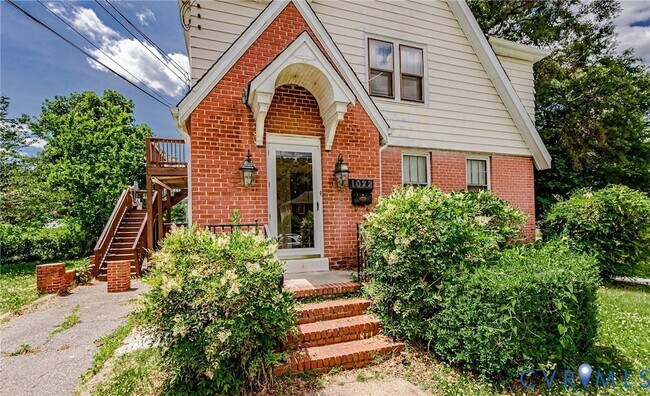 Building Photo - 1022 W 48th St