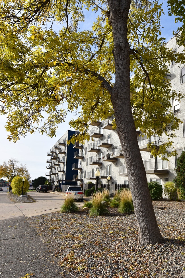 Exterior - ReNew Knollwood East
