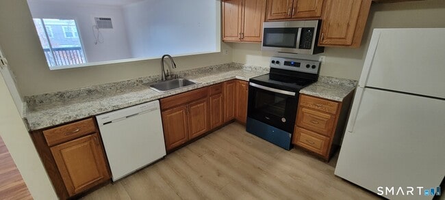 Foto del edificio - 8 Scuppo Rd