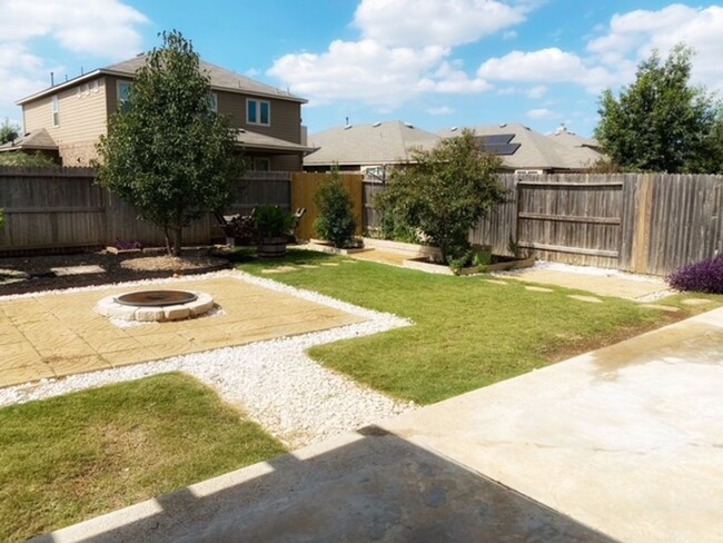 Building Photo - Wortham Oaks Beauty