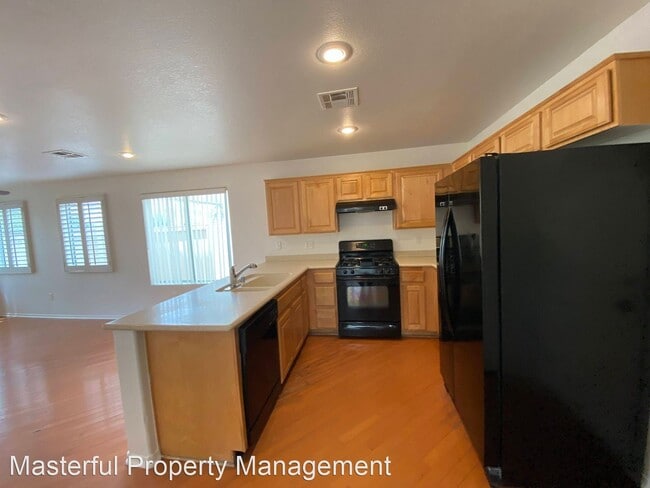 Building Photo - 3 br, 2.5 bath House - 5231 Valencia Crest...
