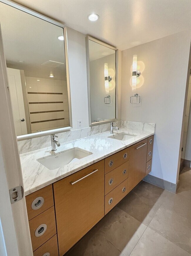 Foto del edificio - Luxurious One-Year Rental in the Heart of ...
