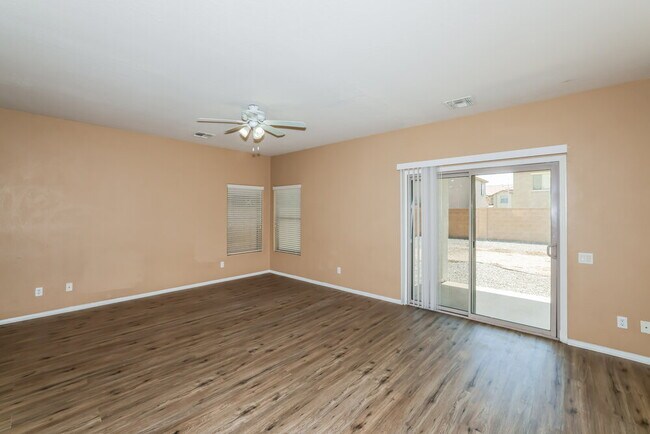 Building Photo - 9427 W Monte Vista Rd