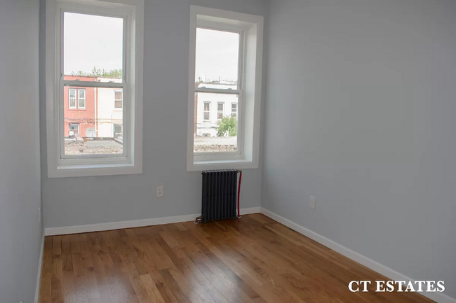 Building Photo - 147 E 95th St