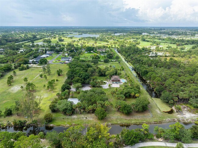 Foto del edificio - 576 Marshall Rd