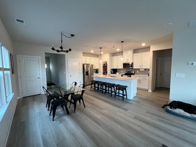 Foto del edificio - 4256 Skyridge Dr