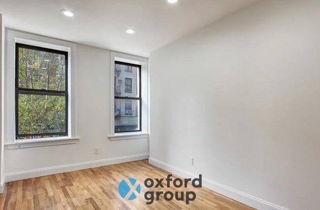 Building Photo - East 10th Street